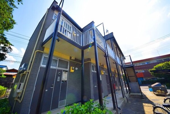 レオパレスティンカーベルの物件外観写真